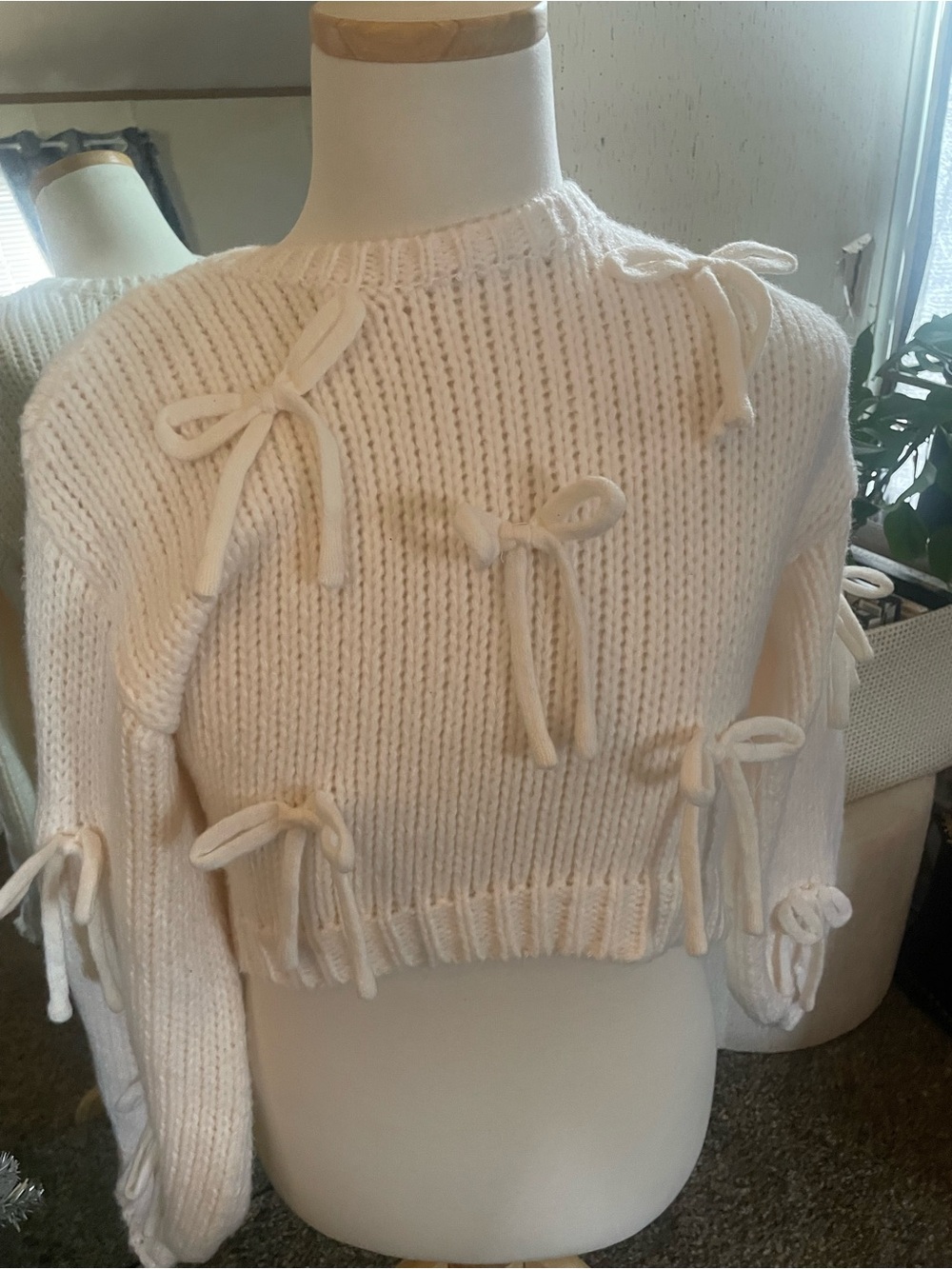 Bow-Tie Accent Cropped Crewneck Sweater - White